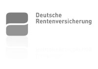 Ein graues, durch eine horizontal geschwungene Linie durchtrenntes Quadrat mit abgerundeten Ecken. Rechts daneben ist der graue Schriftzug „Deutsche Rentenversicherung“ zu sehen.